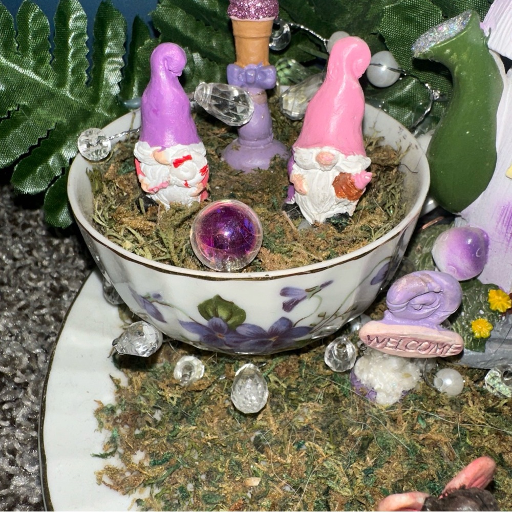 handmade fairy garden / gnome vignette lights up - Picture 2 of 4